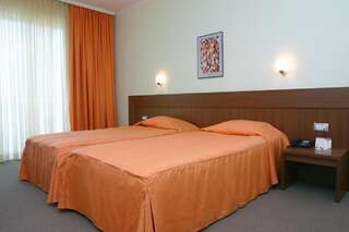 Отель Jeravi Beach Hotel Солнечный Берег Двухместный номер с 1 кроватью или 2 отдельными кроватями и балконом-6