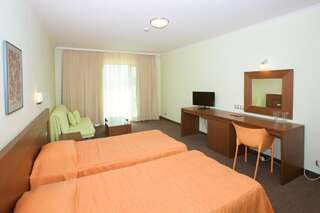 Отель Jeravi Beach Hotel Солнечный Берег Большой двухместный номер с 1 кроватью или 2 отдельными кроватями-13